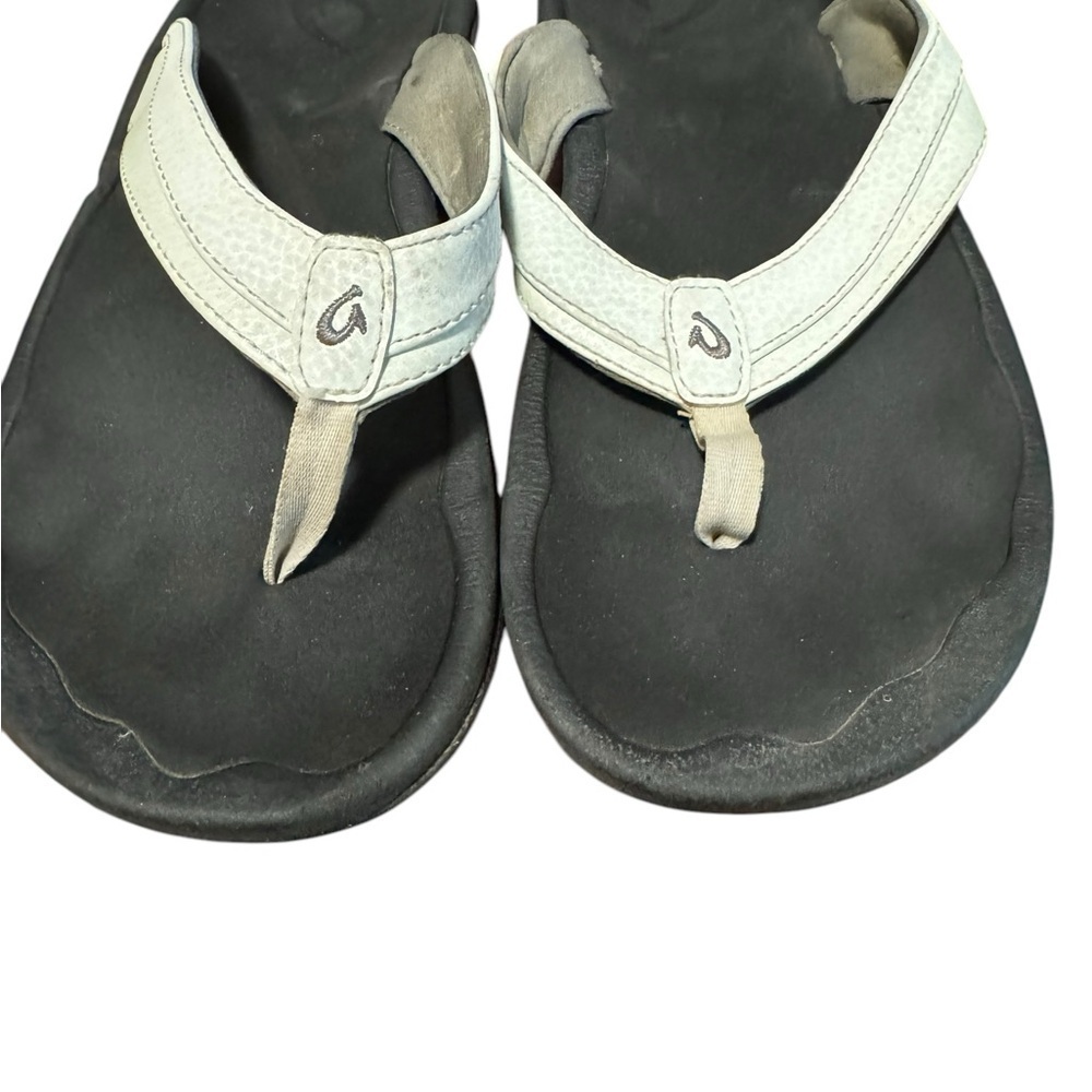 OLUKAI Women’s Size 8 Flip Flops Sandals Thongs White Black Beach Vacation - Picture 5 of 9